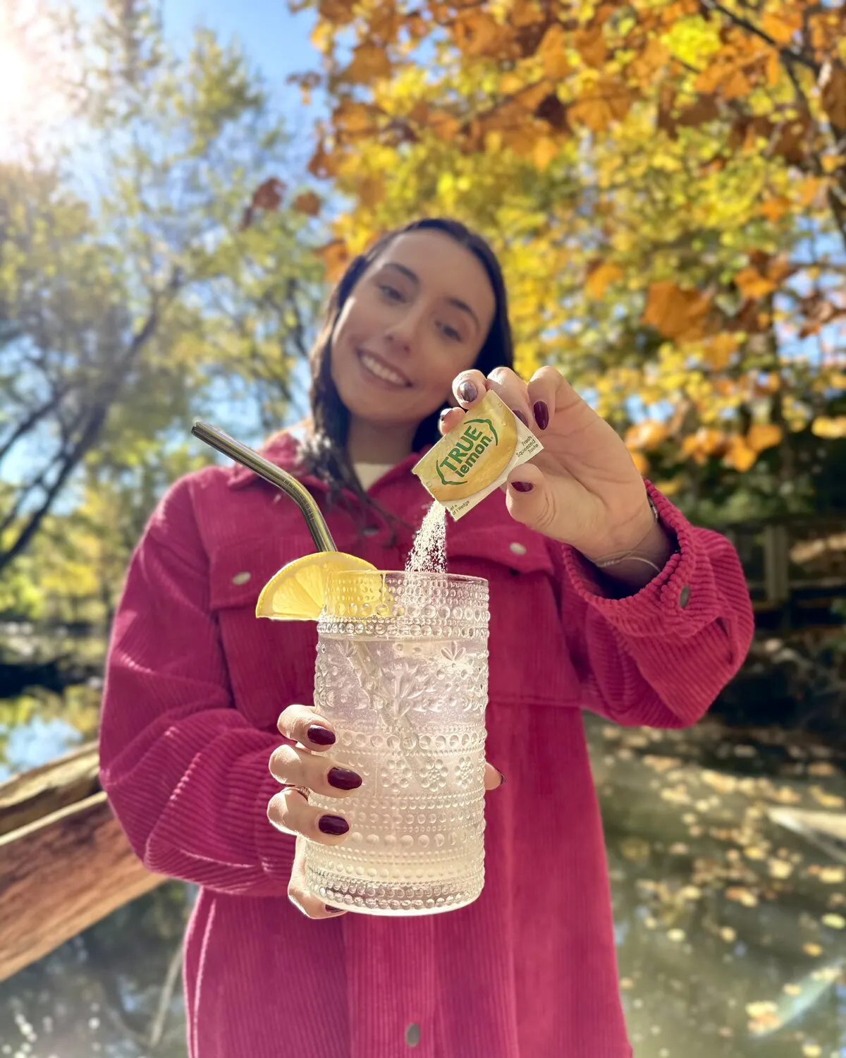 A man pours a packet of True Lemon into his water bottle.